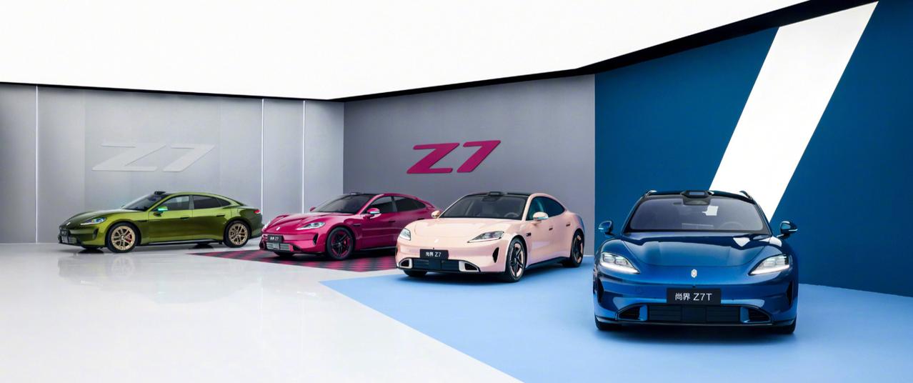 鸿蒙智行春季新品发布会顺利举办
4月22日晚间，鸿蒙智行2026春季新品发布会如