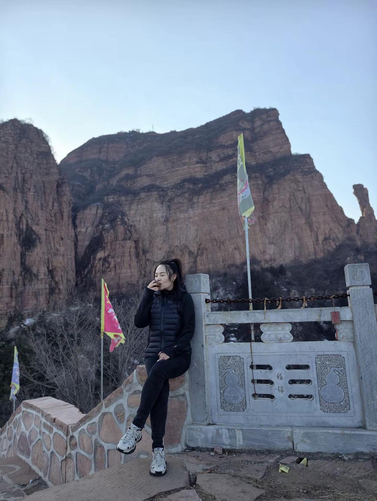 @拉拉 时间是一面镜子，映曾经，映真心，映伪装，允许别人做别人，允许自己做自己！