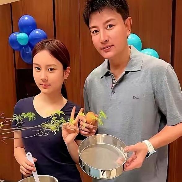 越长越像贾乃亮！14岁甜馨彻底逆袭，难怪全网都说他该后悔
 
谁看了不感叹！如今