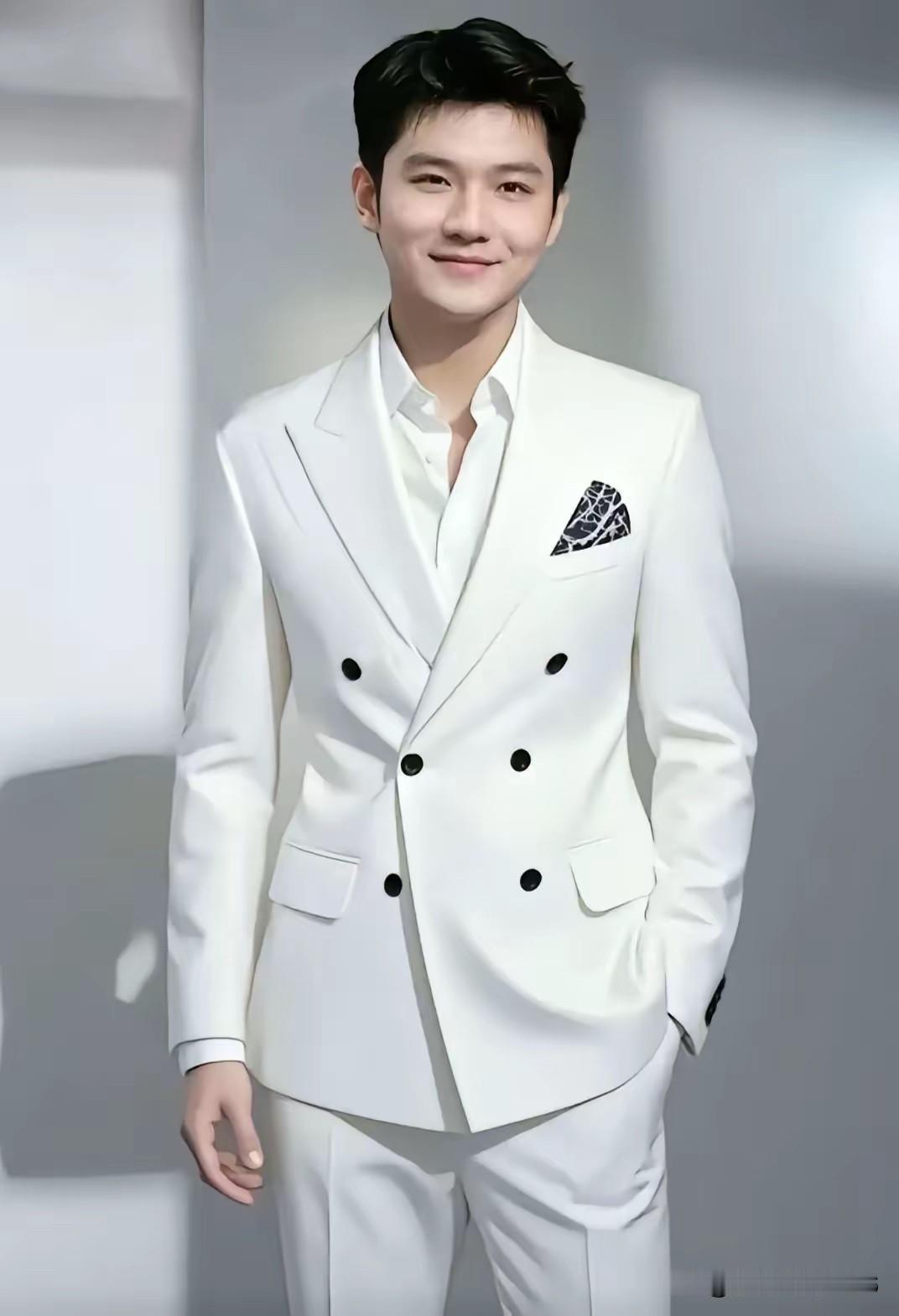 奥运冠军樊振东近日被媒体发现，过去五年间一直以“广州樊先生”的化名默默行善，累计