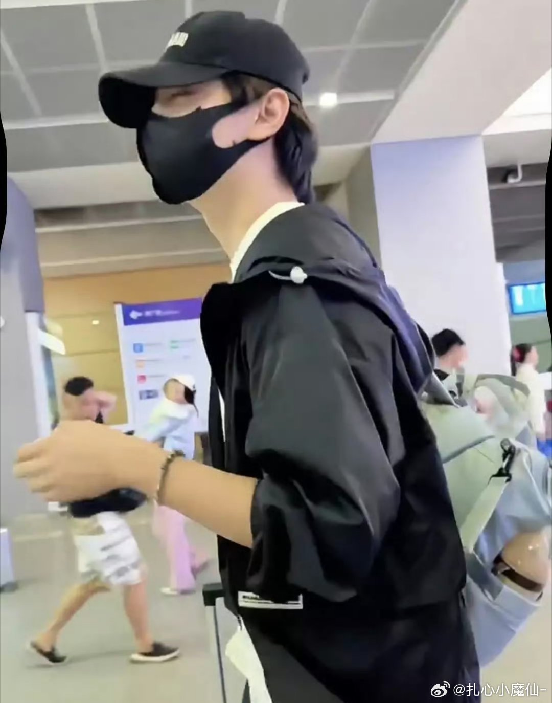 对不起，怎么看怎么都像奶瓶[允悲]但是自己喝也不是不可以 ​​​