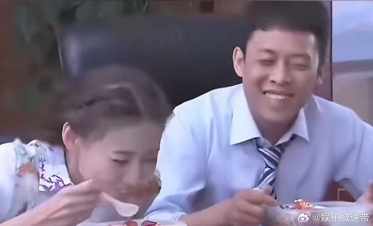 马頔陈赫隔屏干杯马頔陈赫连线不聊天得喝酒 别人连线唠嗑，他俩连线喝酒！陈赫主打一