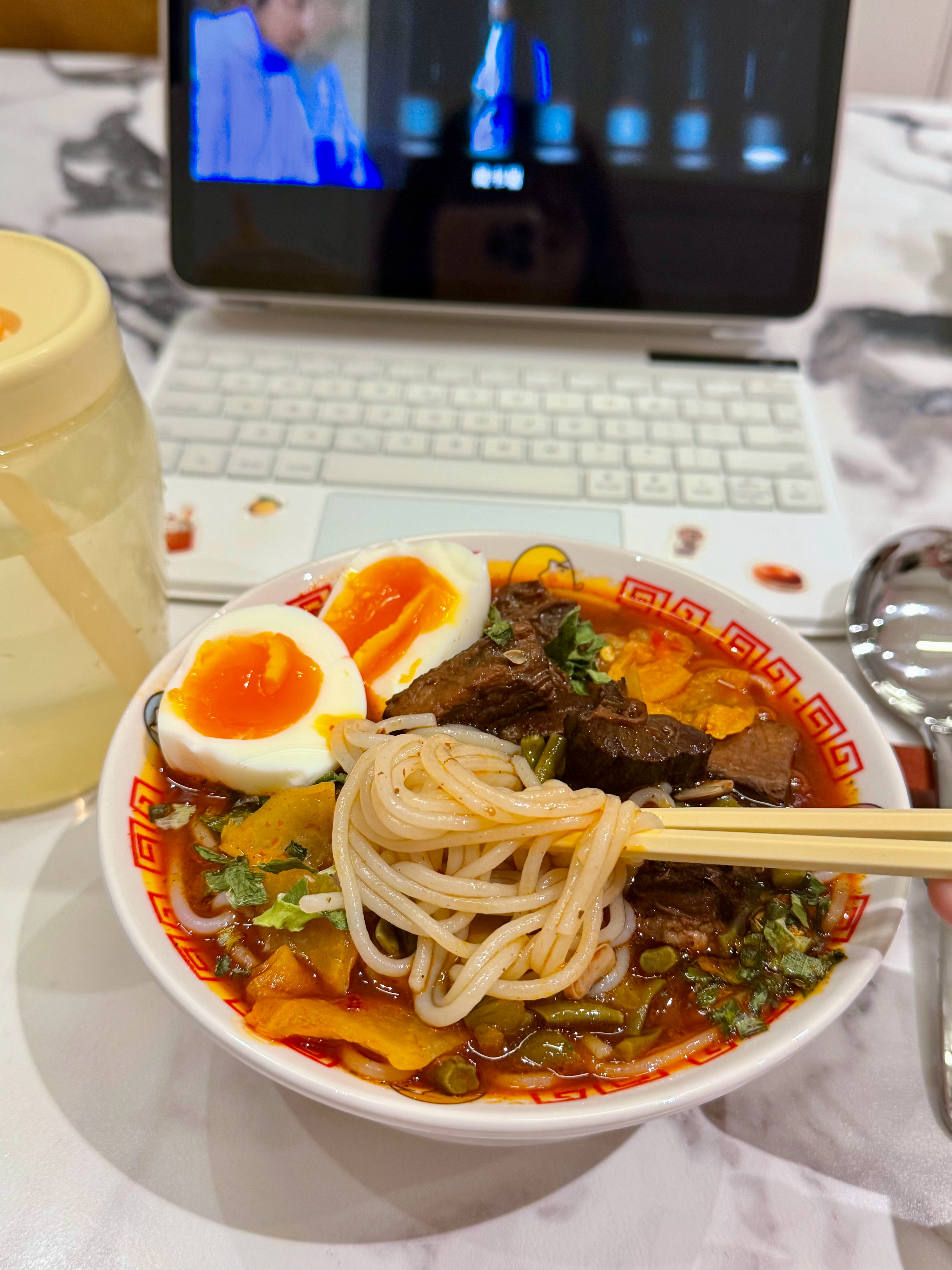 一个人吃点速食🍜 ​​​