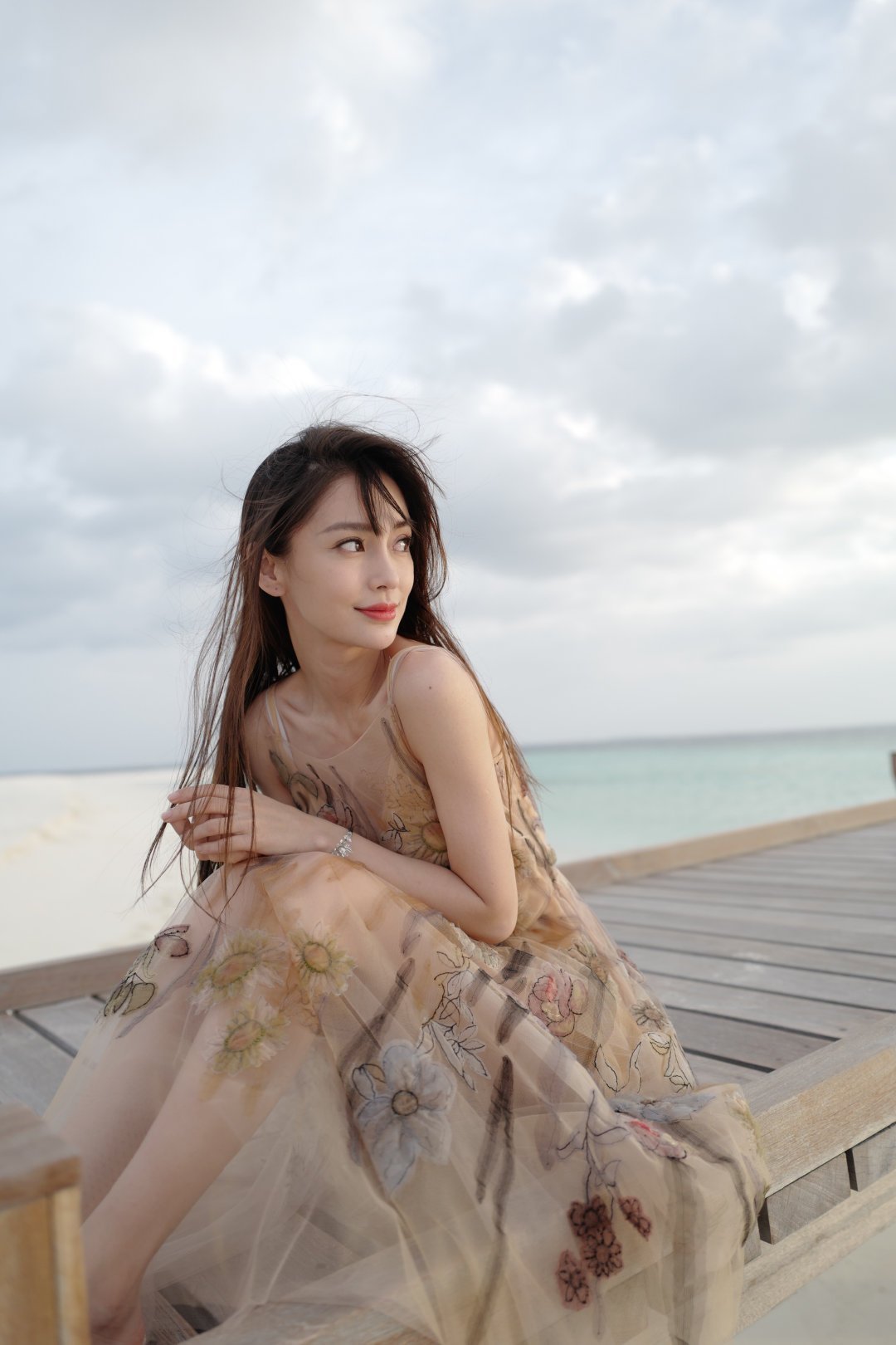 和姐姐一起环游世界