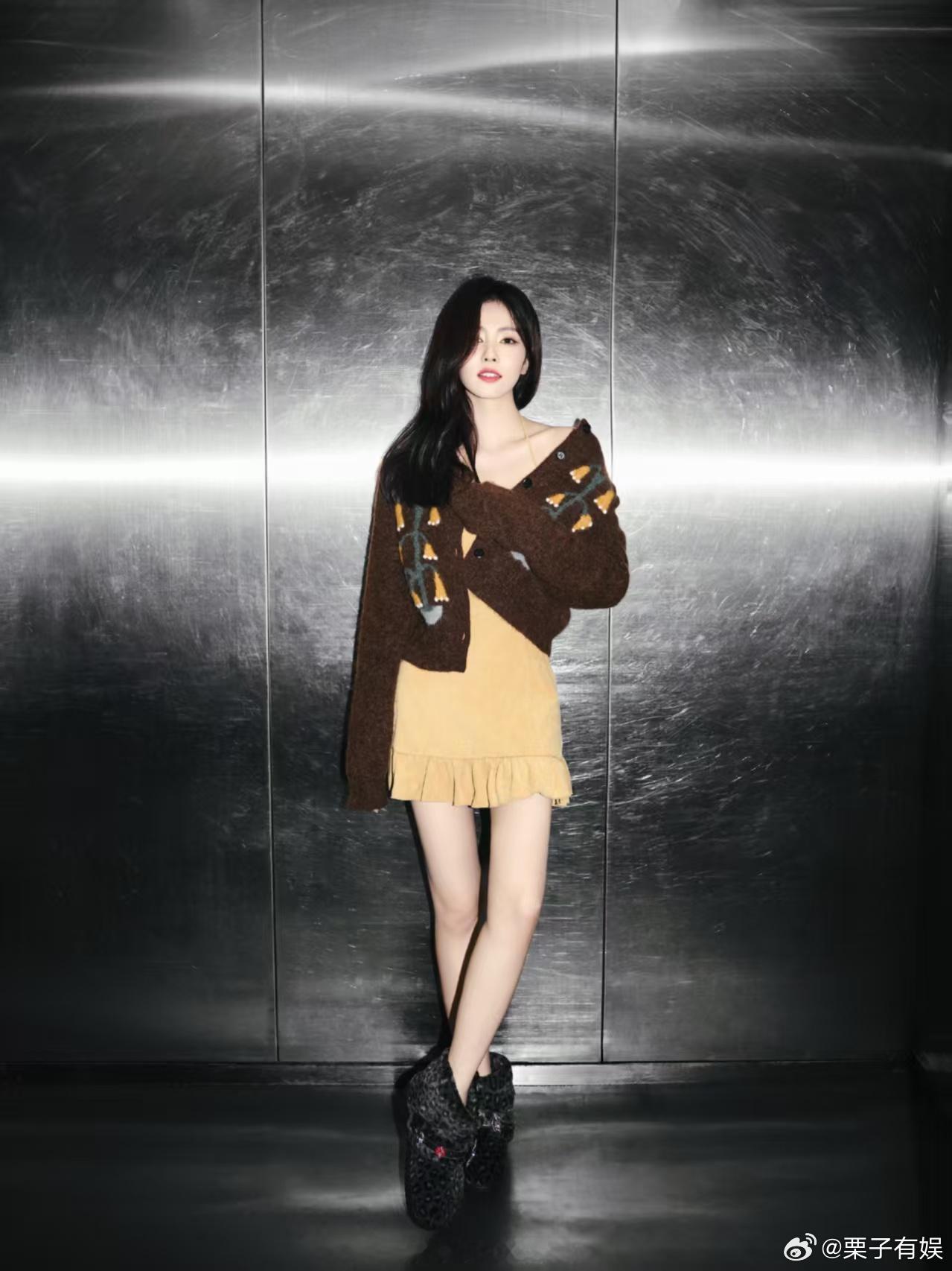 白鹿靴子搭短裙白鹿豹纹短筒靴白鹿豹纹短筒靴，时尚表现力拉满，[晕][晕] ​​​