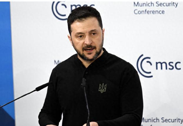 泽连斯基直接把不满摆在台面上，指责美国特使跑去莫斯科跟俄罗斯谈，却连基辅的门都不