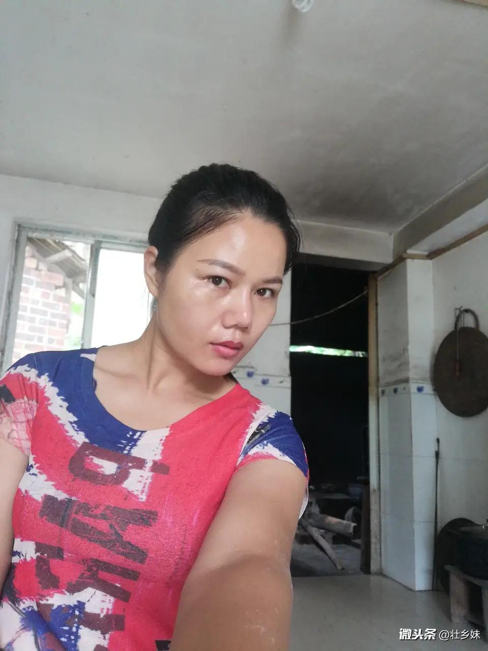 壮乡妹带你观看酿酒直播过程，欢迎来捧场