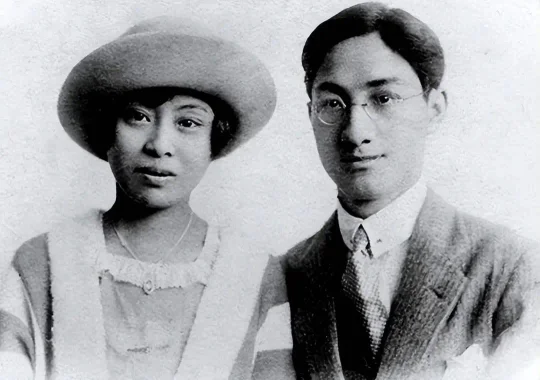 生小儿子时逼她离婚，小儿子去世，他又跟别人