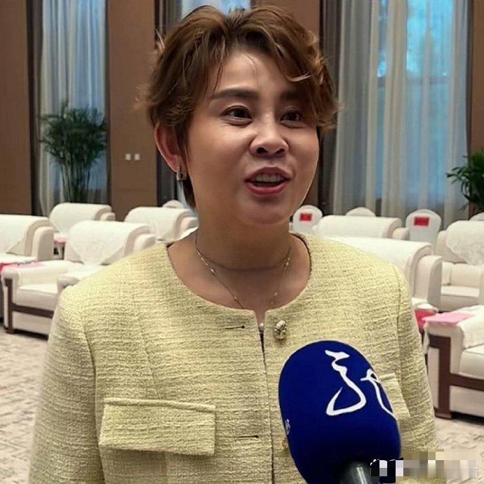 王濛穿上小香风，真让人接受不了。完全不适合她。 ​​​