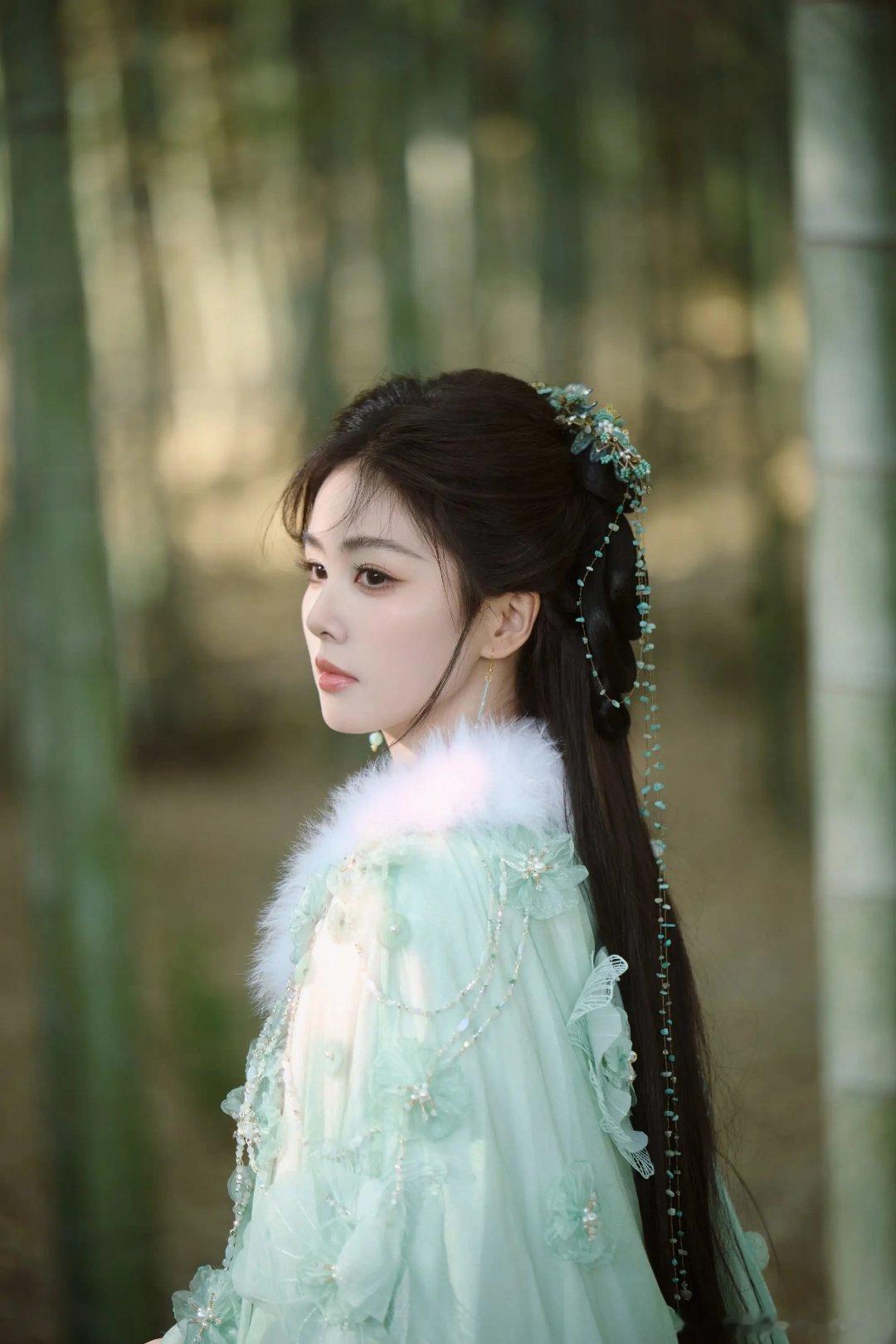 完了，白鹿又要站岗了，这只是网传，又不是真的出演，各位还是嘴下留情吧。白鹿不合适