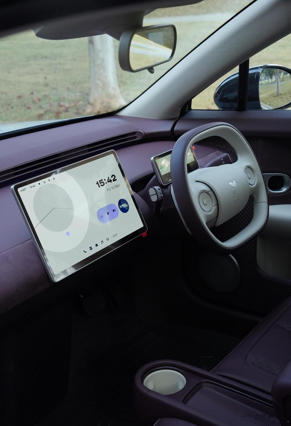 萤火虫右舵车型正式量产，为全球布局按下“加速键”。这种精致小车确实合适欧洲，出海