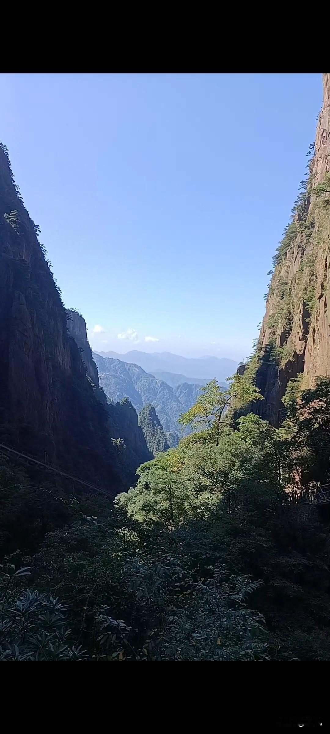 1号喝喜酒，
2号喝喜酒，
3号喝喜酒，
4号吃大席（2家红事，1家白事），
5