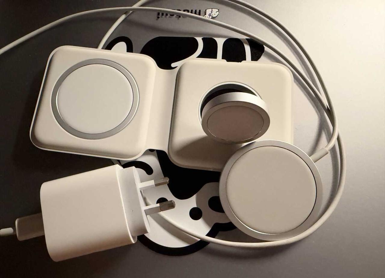Duo
没有iPhone duo，但拥有MagSafe duo
给我的生活充满电