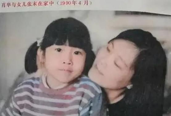 张艺谋的女儿张末曾写过这样一段话：“我至今也不清楚，像巩俐这样的大明星，她和爸爸