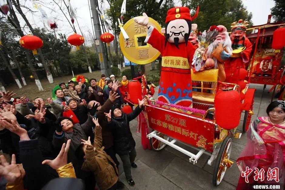 正月初五，俗称“破五”，这一天不仅是迎财神、送穷气的吉日，更是一场心灵与身体的盛