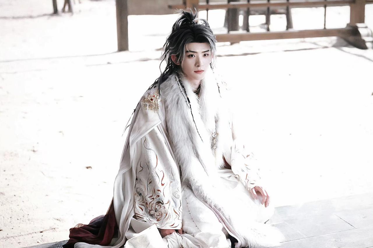 那些在骂的人到底要干嘛[大哭]
这么好的常华森，
这么细腻的演技，
这么俊美的面