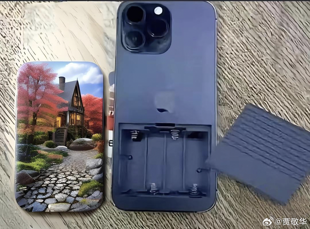 老家邻居在地摊上花1500块钱买的苹果手机，结果无法开机，找我帮忙看看。结果我一