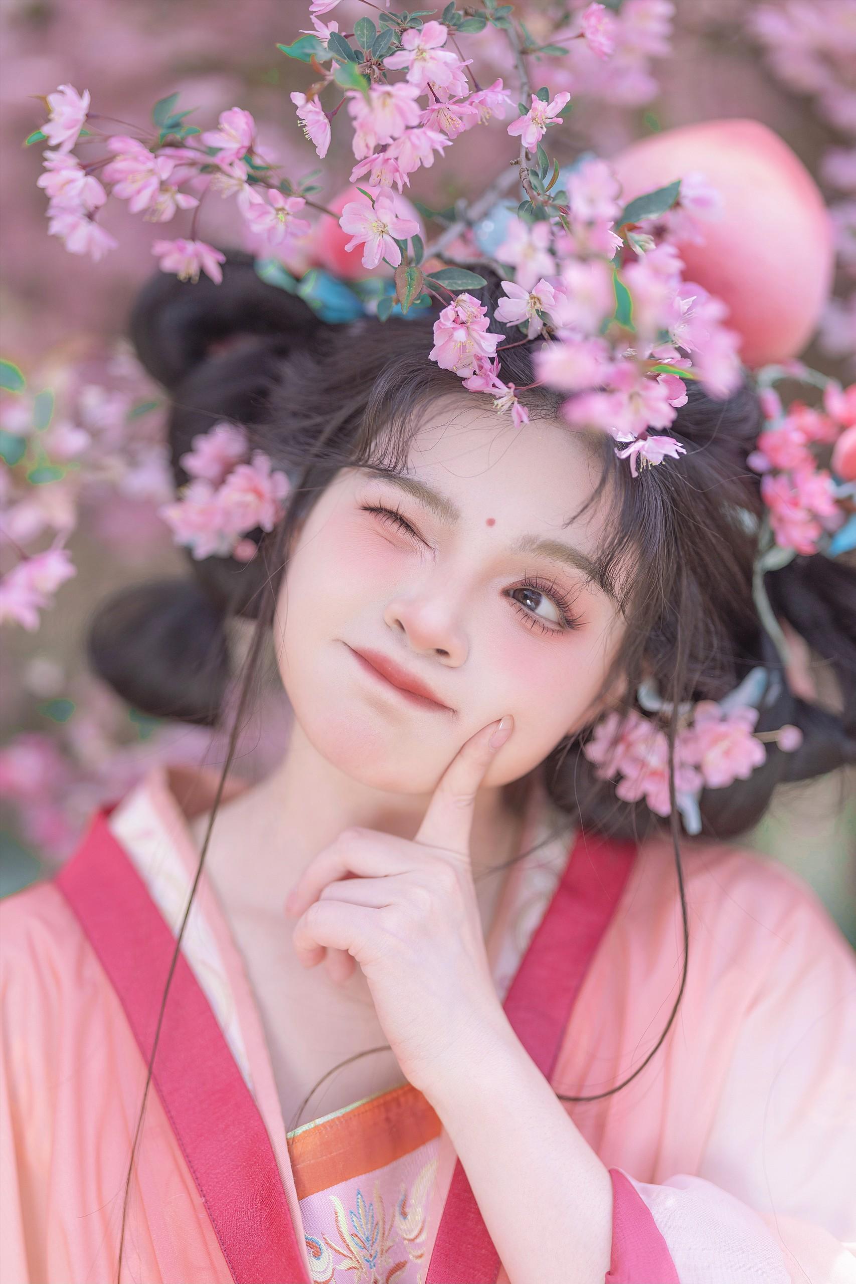 ‘ 桃之夭夭，有蕡其实 ’。