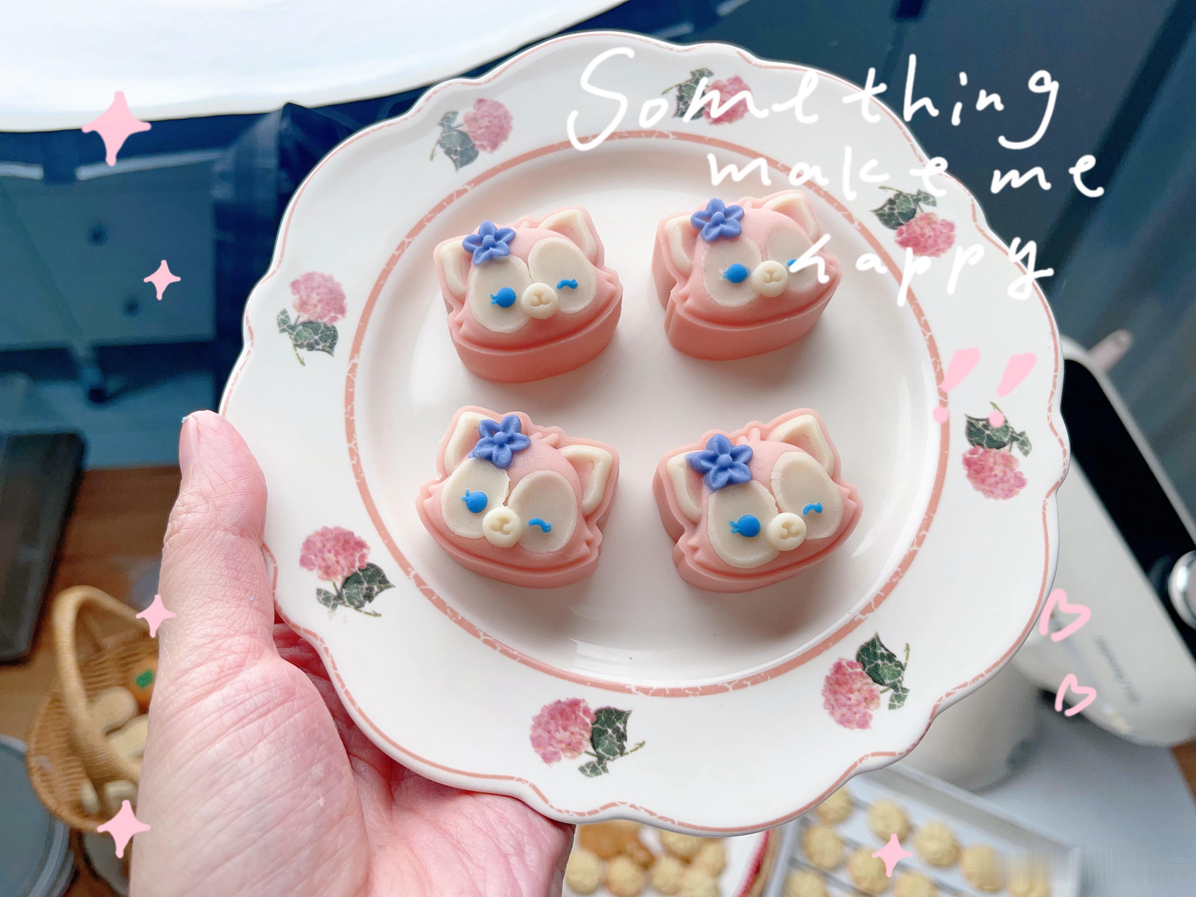 今天继续包月饼～玲娜贝儿、卡皮吧啦和线条狗都超可爱。#月饼#  ​​​