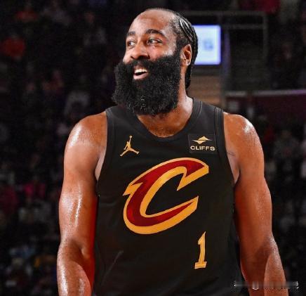 勇士逆转快船，完全在意料之外。只有经过对比，才知道哈登到底有多强。

上个赛季，