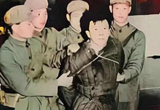 1951年，一个特务落网后，在面对审问时，竟语出惊人：“我的同伙？说出来吓死你们