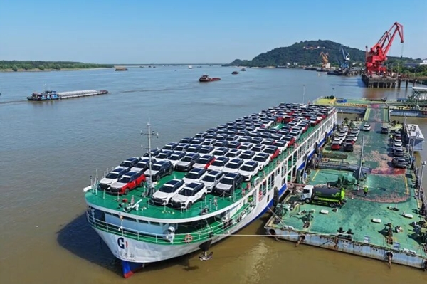 中国电动车叩开北美大门：加拿大市场迎来“破冰时刻”一场由政策转向引发的市场热潮，