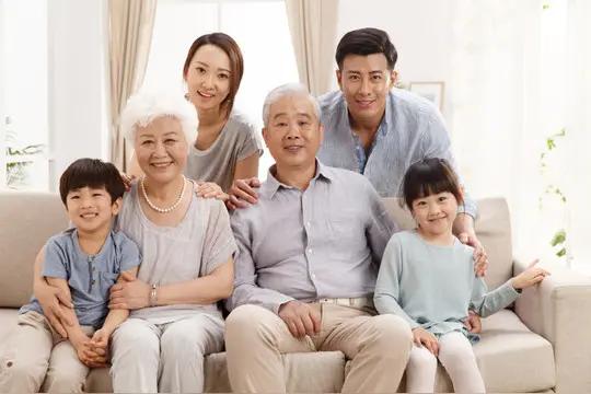 解放初期，我国的人口5.4亿，前三十年，人口出生率为历史高峰期，从原来5.4亿人