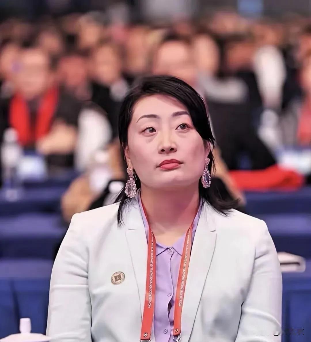 宗馥莉为什么？不结婚，原因是什么？有网友说；我的亲戚姐姐也是继承家业，虽然家业远