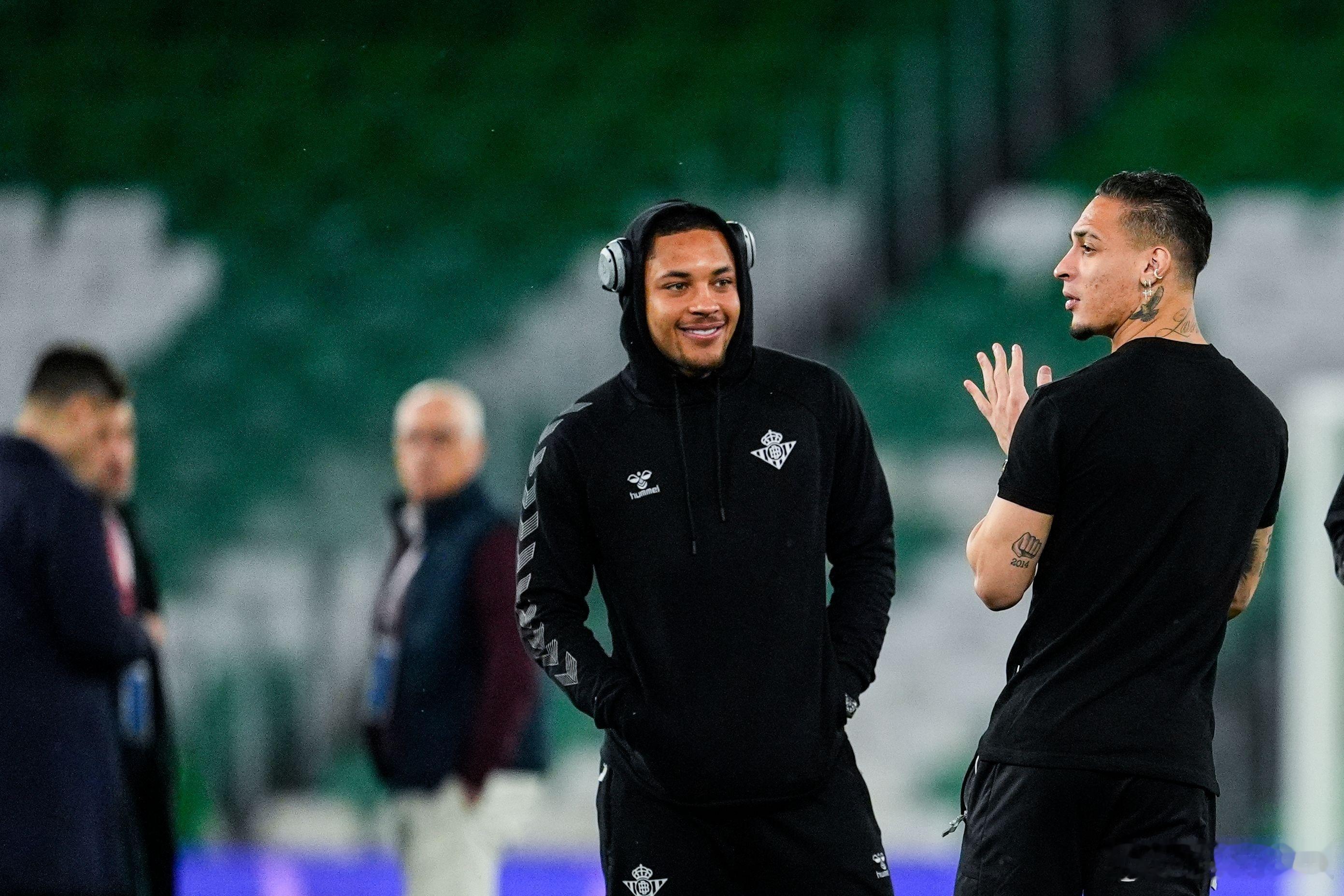 欧冠  皇家🆚曼城在即将到来的欧冠对决中，皇家马德里与曼城的较量无疑是足球迷们