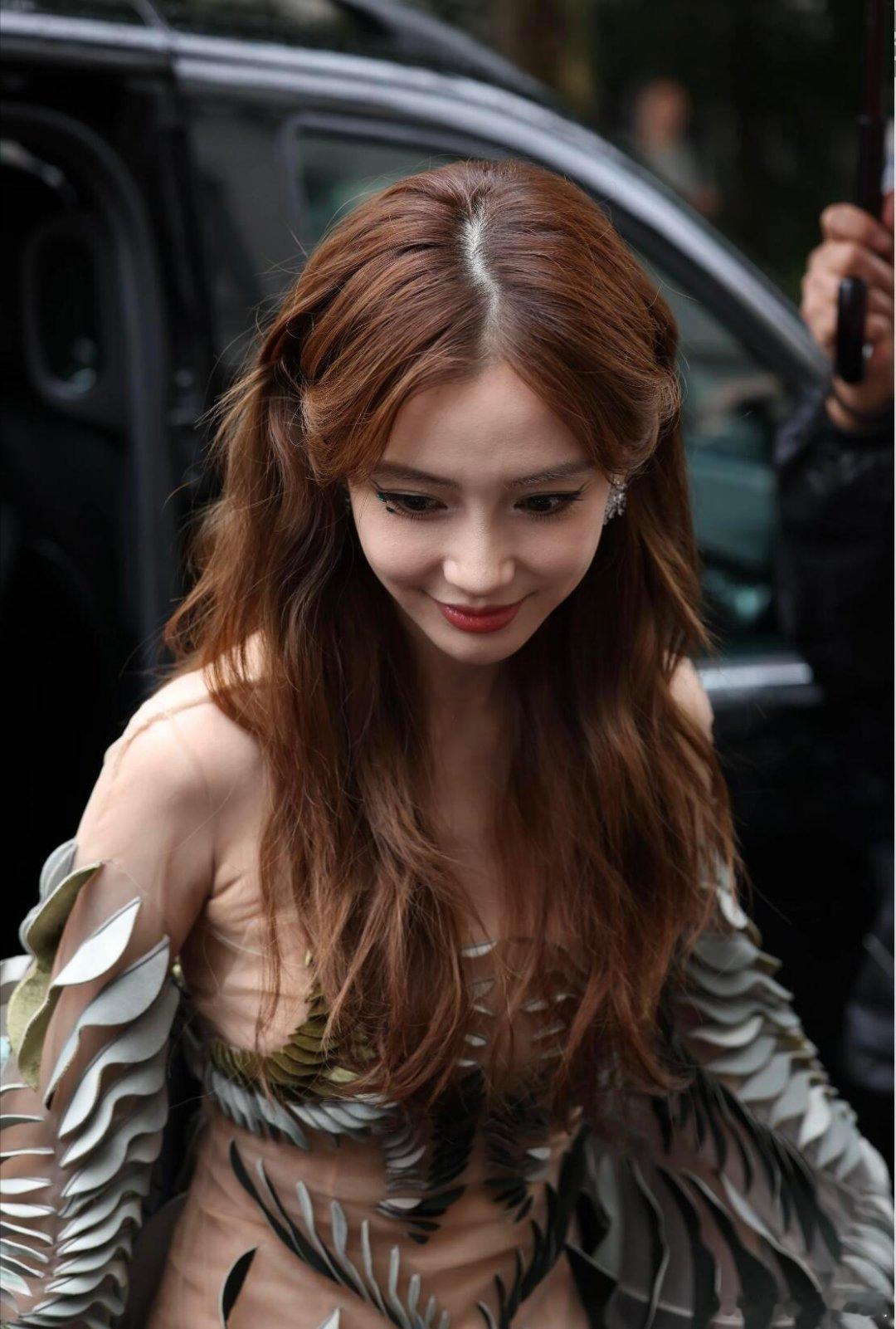 Angelababy 巴黎时装周生图，状态好棒 ​​​