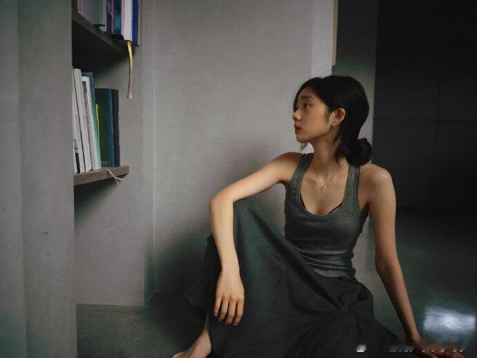 黄多多文艺女主黄多多文艺女主顶配单看长相气质就能确定，黄多多天生适配文艺大银幕，