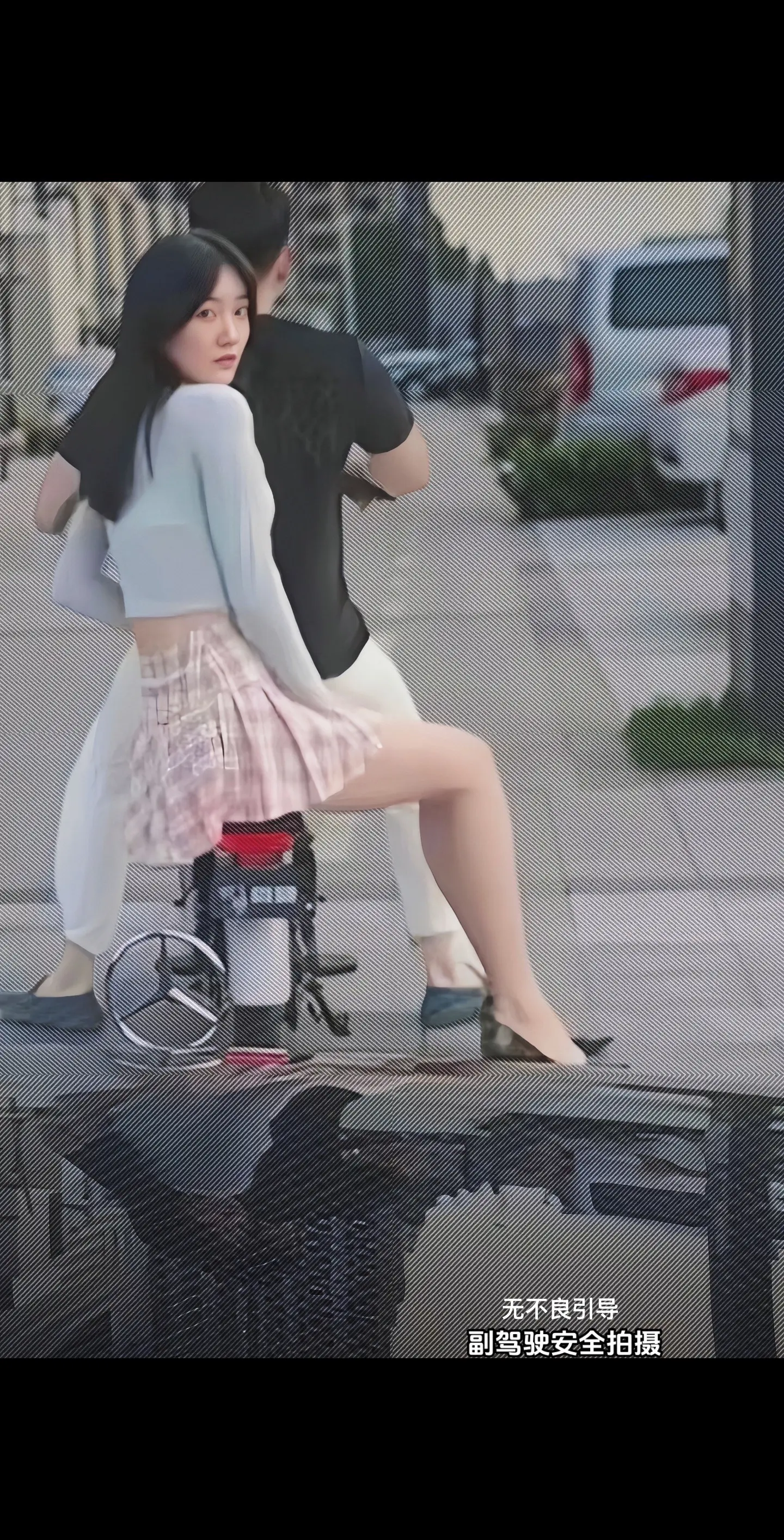 她似乎有点后悔了