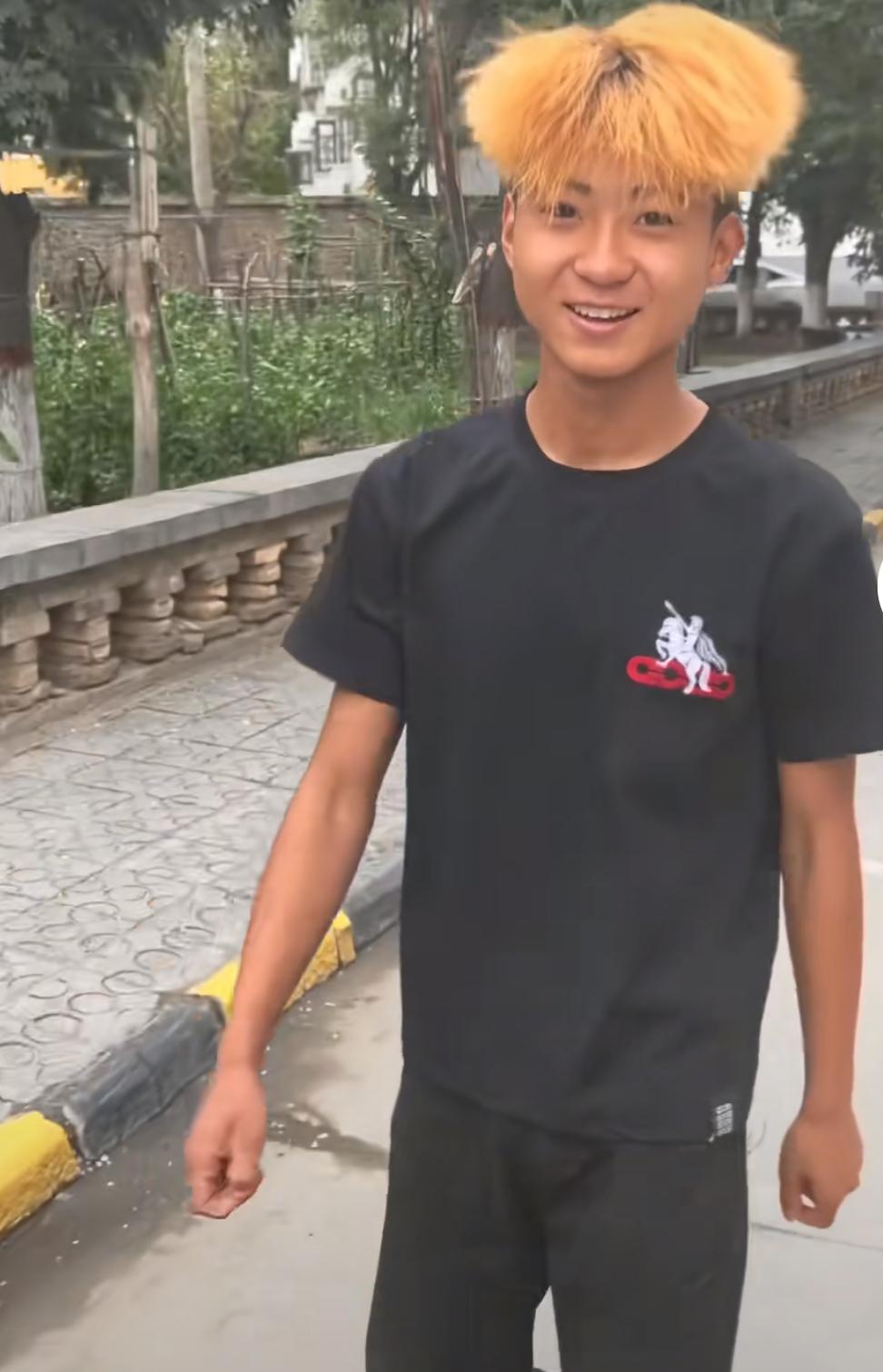 西瓜少年马同学已经把头发剪短了，马同学没有和其他几位少年去浙江金华参观学校及康巴