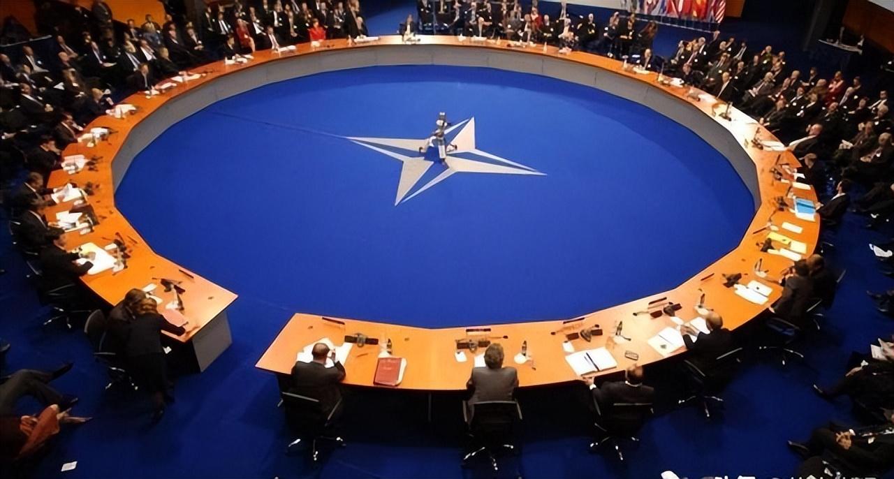 俄方：吕特无力保护北约

普京特别代表德米特里耶夫，表示：“失败的吕特无力保护失