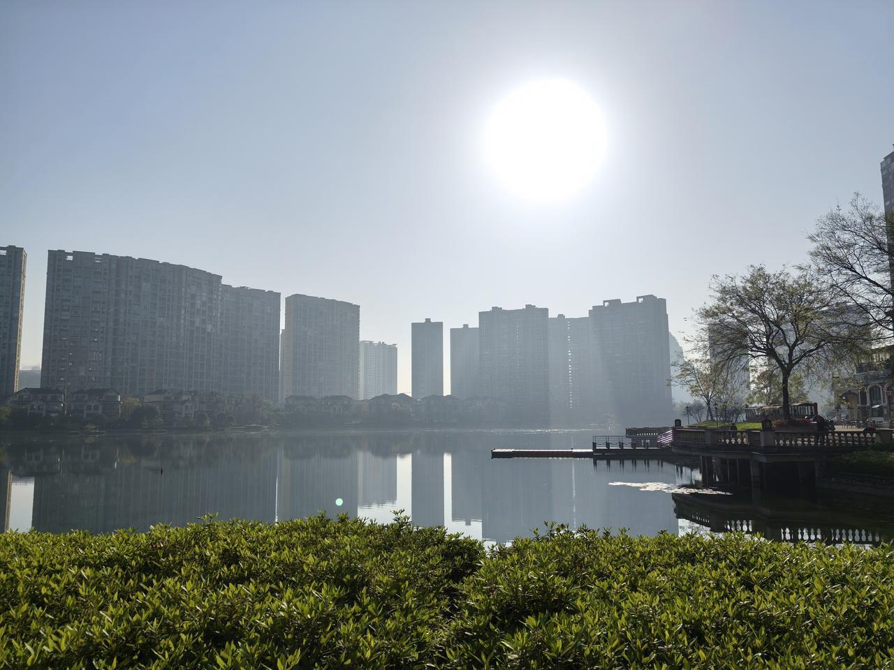 钱真的太重要了
昨天有一朋友来找我们聊天，
他说因家庭琐事老婆在闹离婚，
他们认