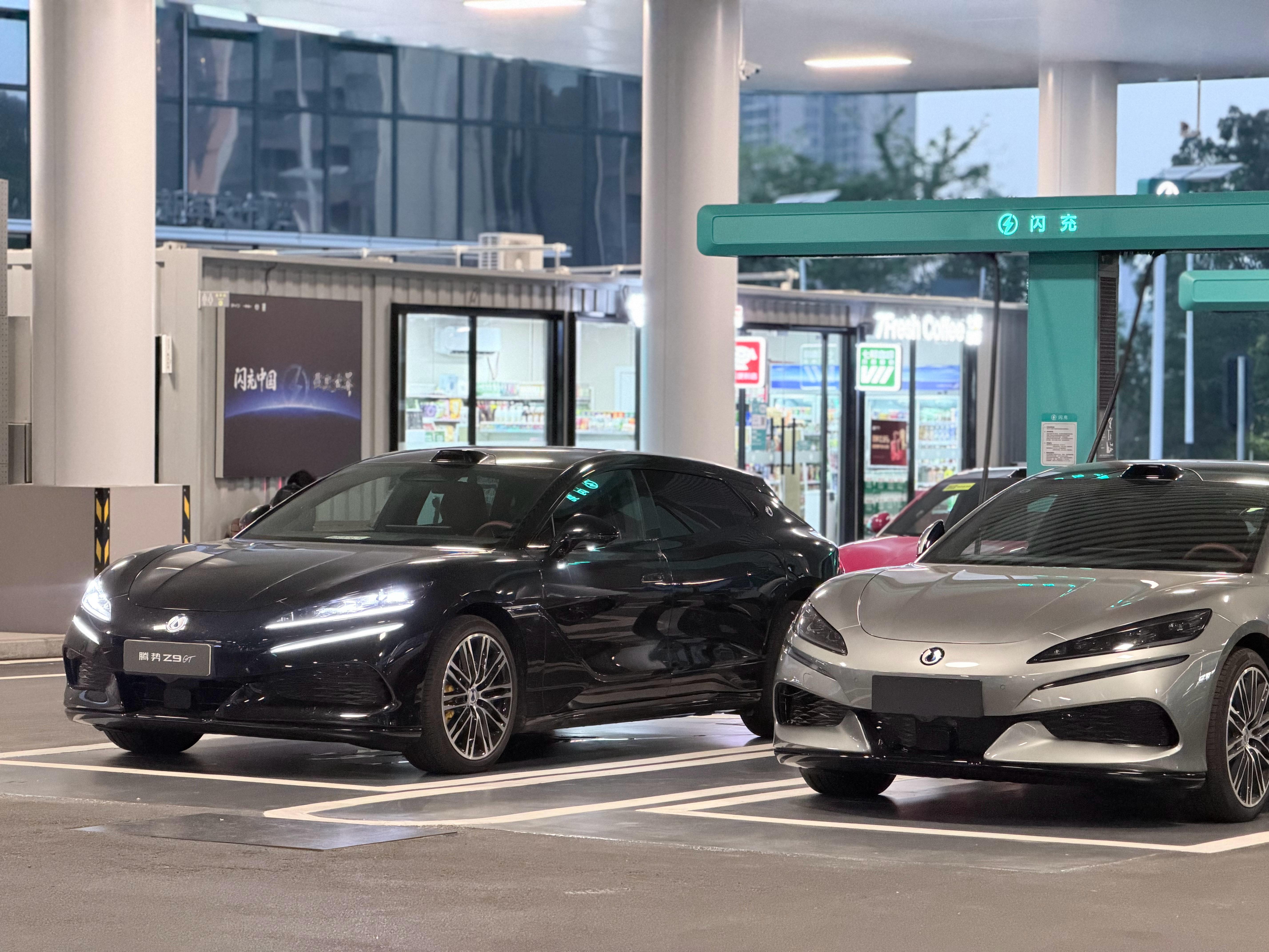 说个好玩的事，最近测闪充的时候，速度比之前明显还要更快一点。基本都是 9 分钟以