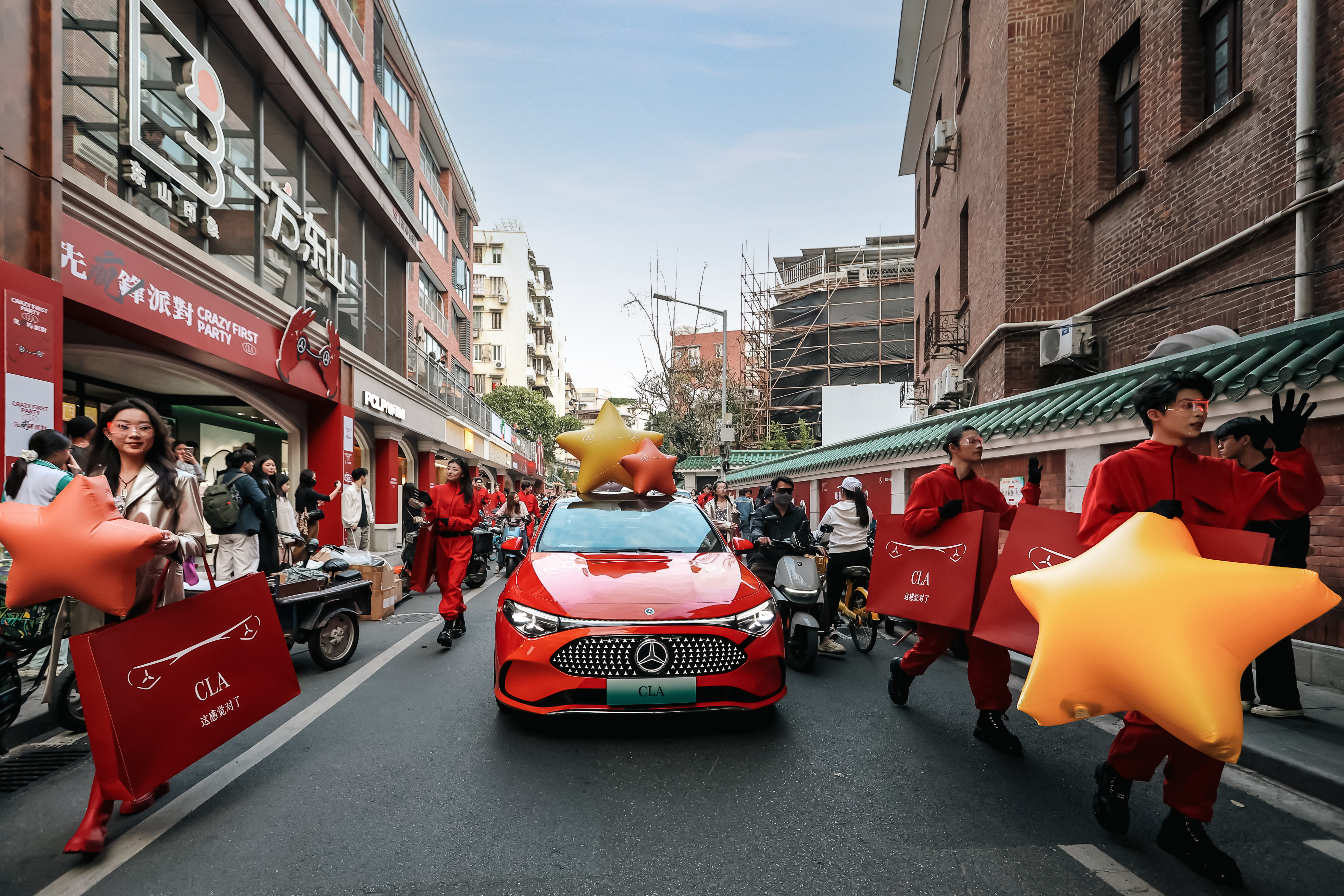 全新奔驰纯电CLA 广州东山口潮度爆表！11.21-11.28，奔驰纯电CLA把