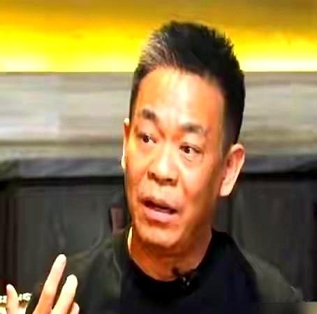 脸都被火烫伤了，导演说找替身，他硬是没同意。

57岁的孙浩，就是那个唱《中华民