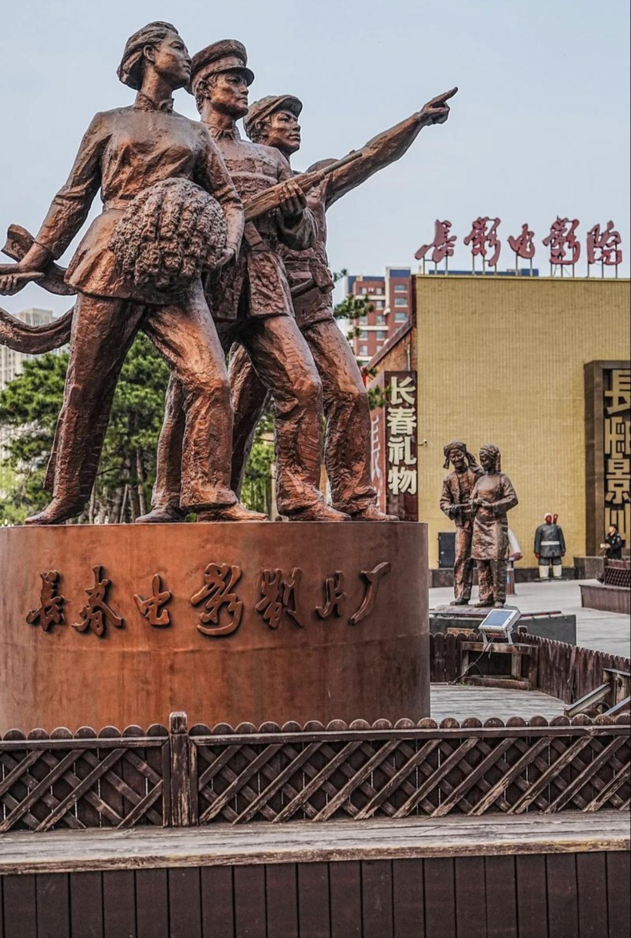 谈谈上个世纪中国电影中的喜剧题材境遇
我先打一个比方，喜剧电影的境遇，那就是“风