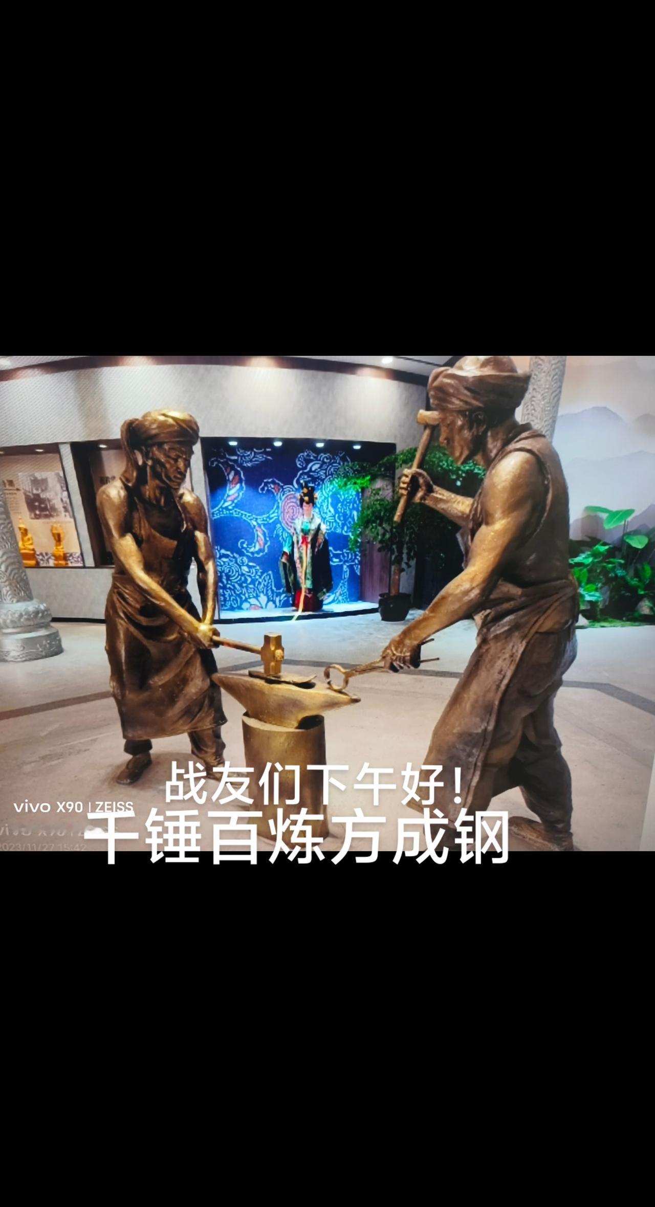 解放军铁打的汉，革命者顶天立地勇往直前！