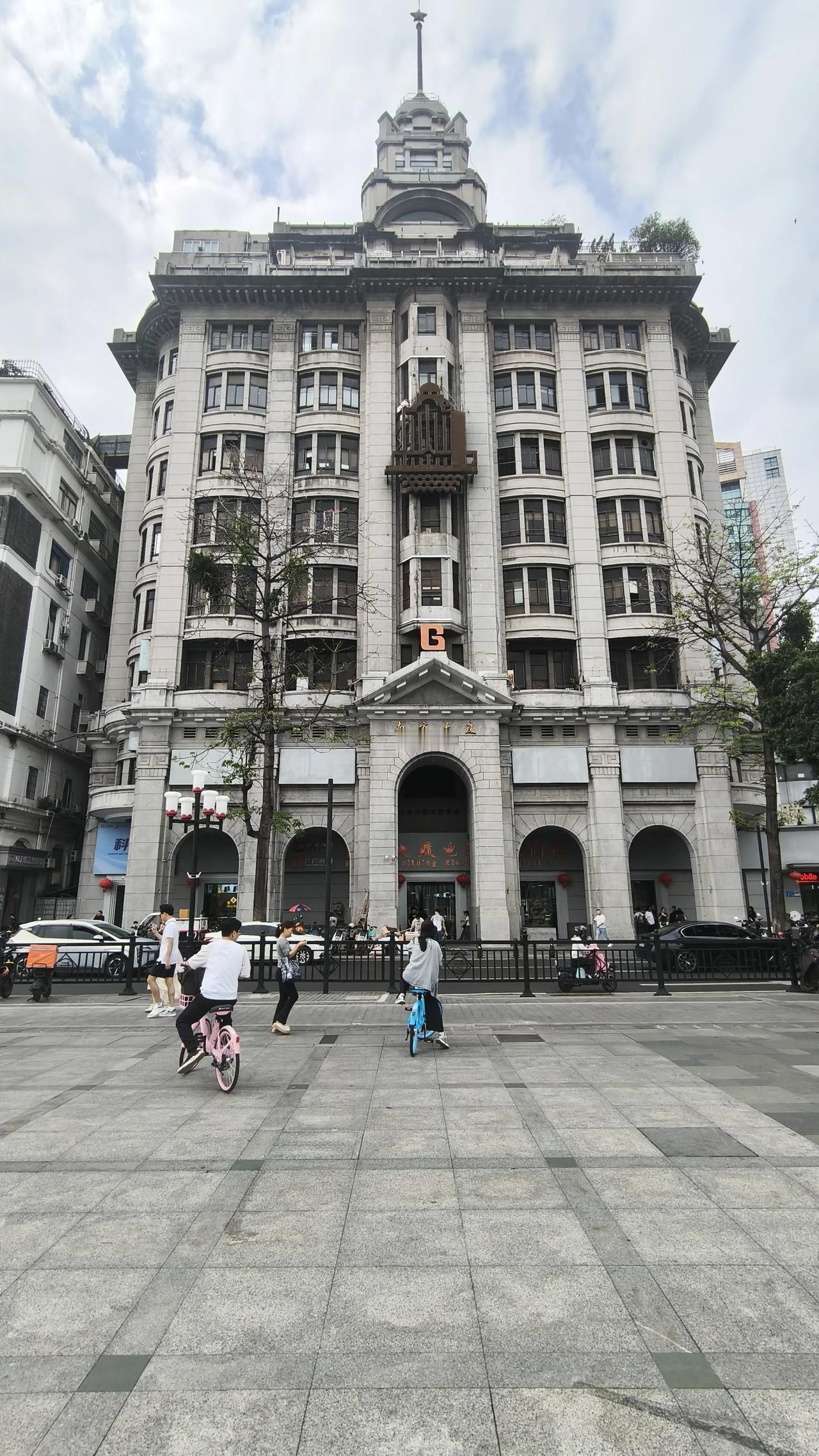 可以看看一张照片代表你在的城市吗这就是我所在的城市，这栋楼建于上世纪20年代初，