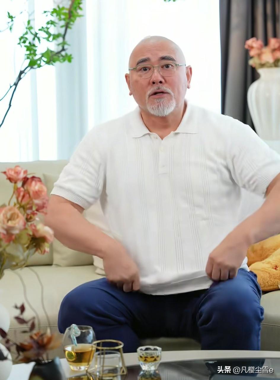 有网友说：现在的赵文瑄，演鲁智深都不用化妆了。

如今的赵文瑄，体型确实很壮硕，