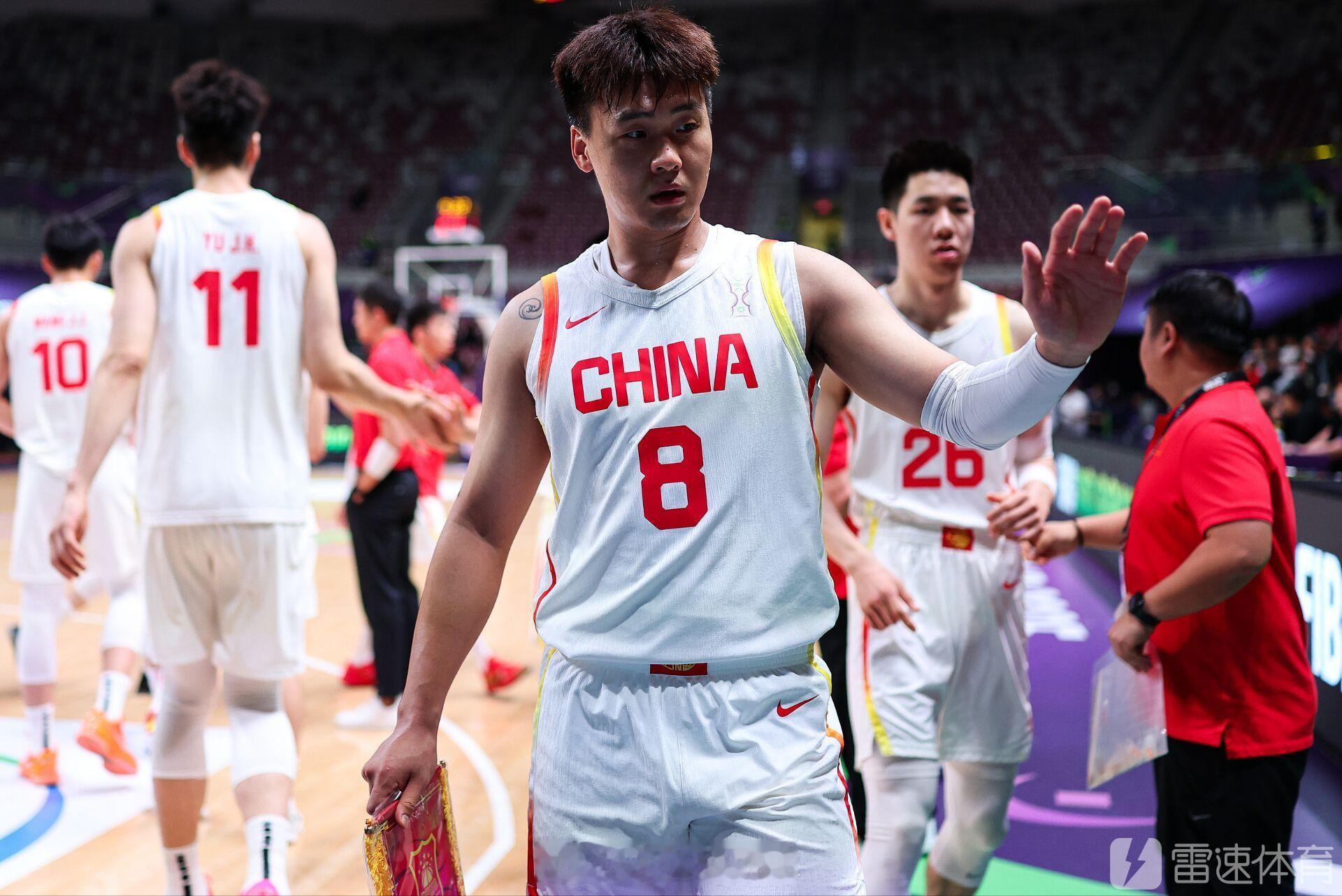 中国男篮客战日本14人大名单:赵睿&胡金秋领衔，张镇麟在列篮球篮球需要沉淀中国男