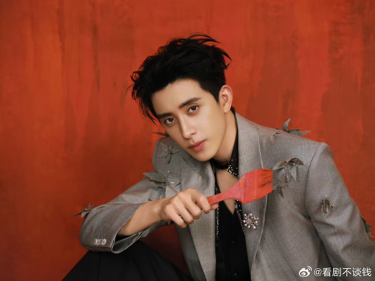 敖瑞鹏大背头，不抽象的时候好帅此男完全建模怪来的，太帅了吧 