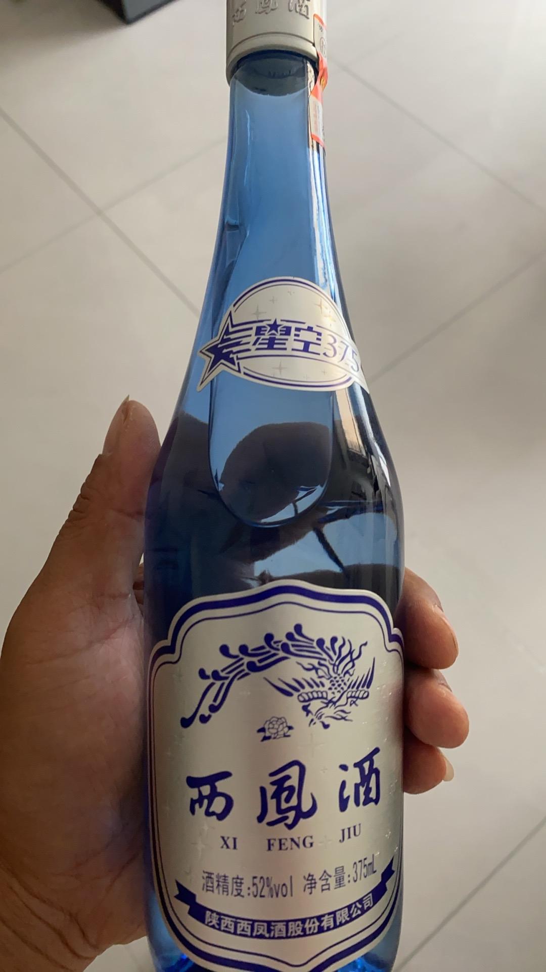 看到一瓶酒
西风星空375…
52度的我西凤酒
一瓶要卖88块钱
而45度的37