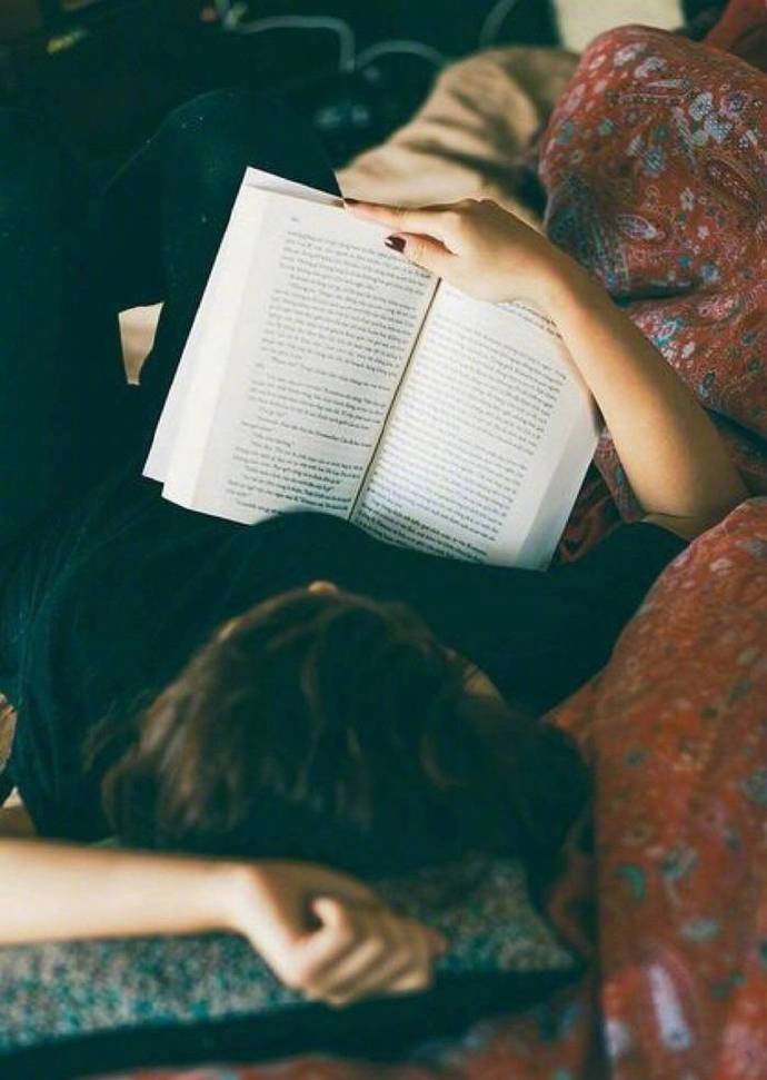 王朔说：这个世界真是乱了套了，说真话的人像个小人，而说假话的人，一本正经的像个君