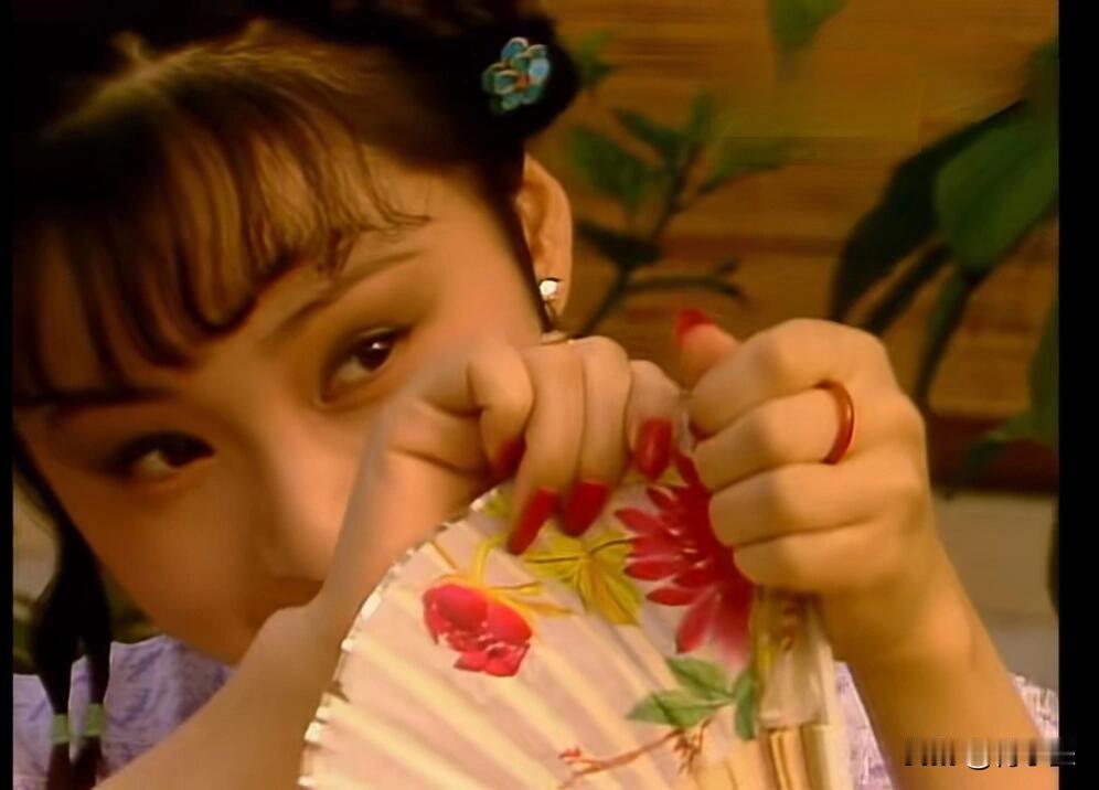 晴雯撕了把扇子听响凭什么成为名场面？读懂这层才懂《红楼梦》的厉害。
 
宝玉前一