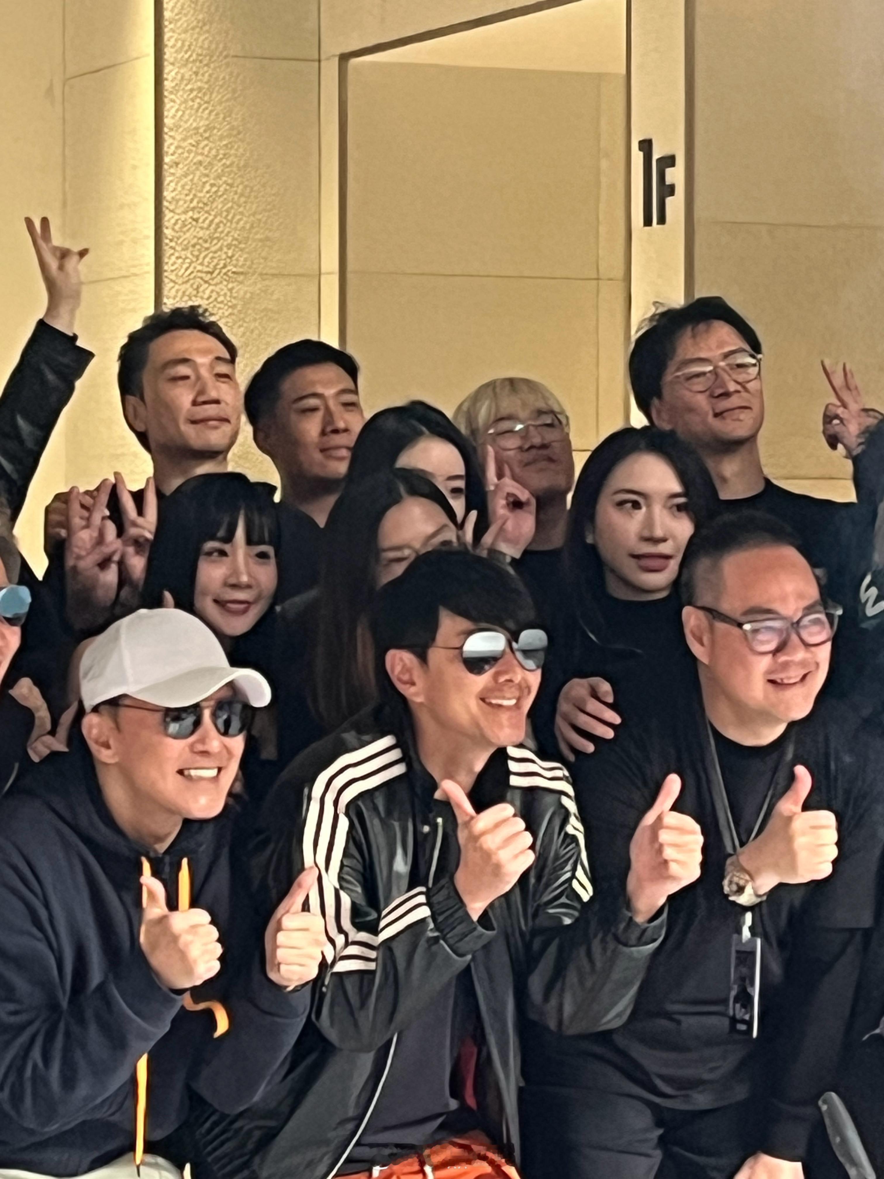 【自拍圖片】BRO Show 拜神[哇][哇][哇]見到官方嘅花籃啦！！！ 萧正