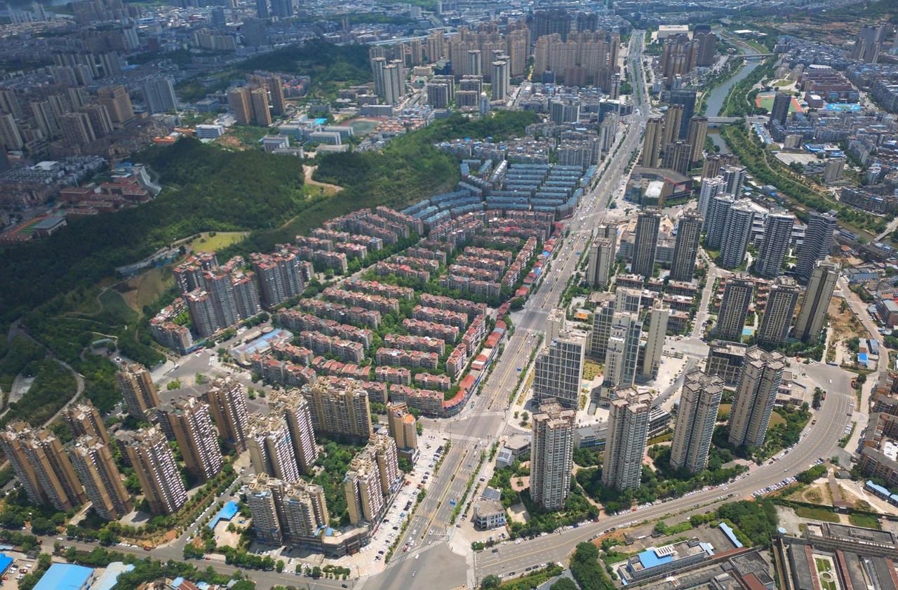 南充，四川最标准的地级市？

看到有人在贴吧发言说，南充应该是四川最标准的地级市