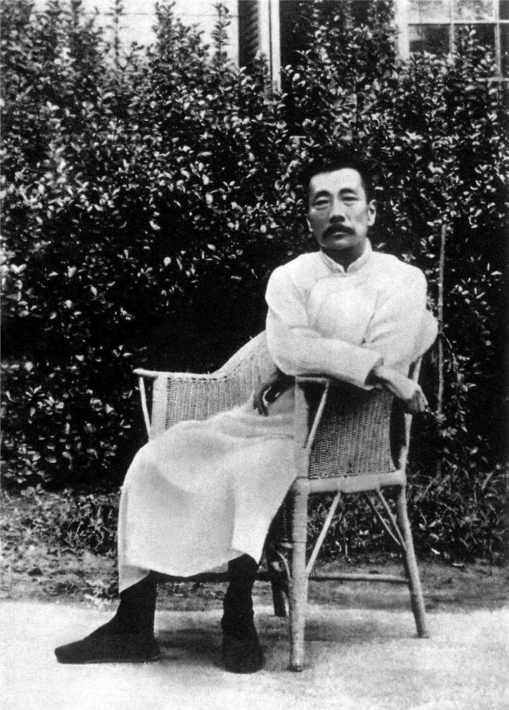 其实地上本没有路，走的人多了也便成了路.